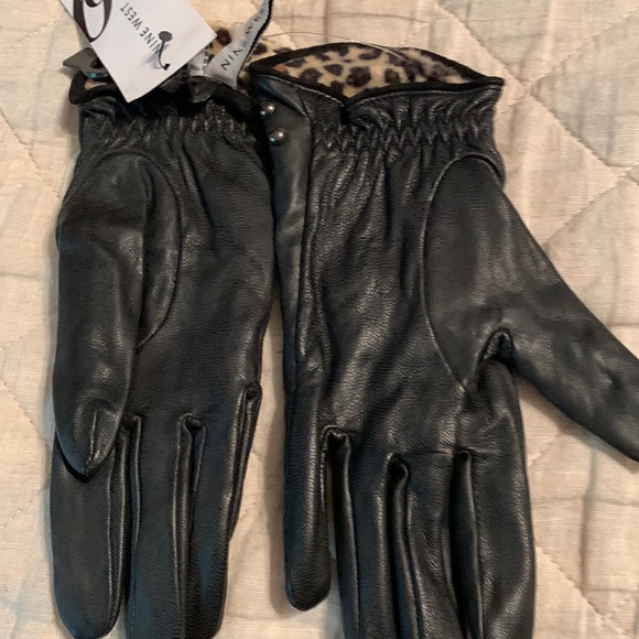 Leather studded gloves, Nine West, size M but more like a small, NWT - Picture 3 of 8